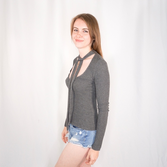 BRANDY MELVILLE Rib Gray Plunge Neck Tie Top NWT - Picture 6 of 8